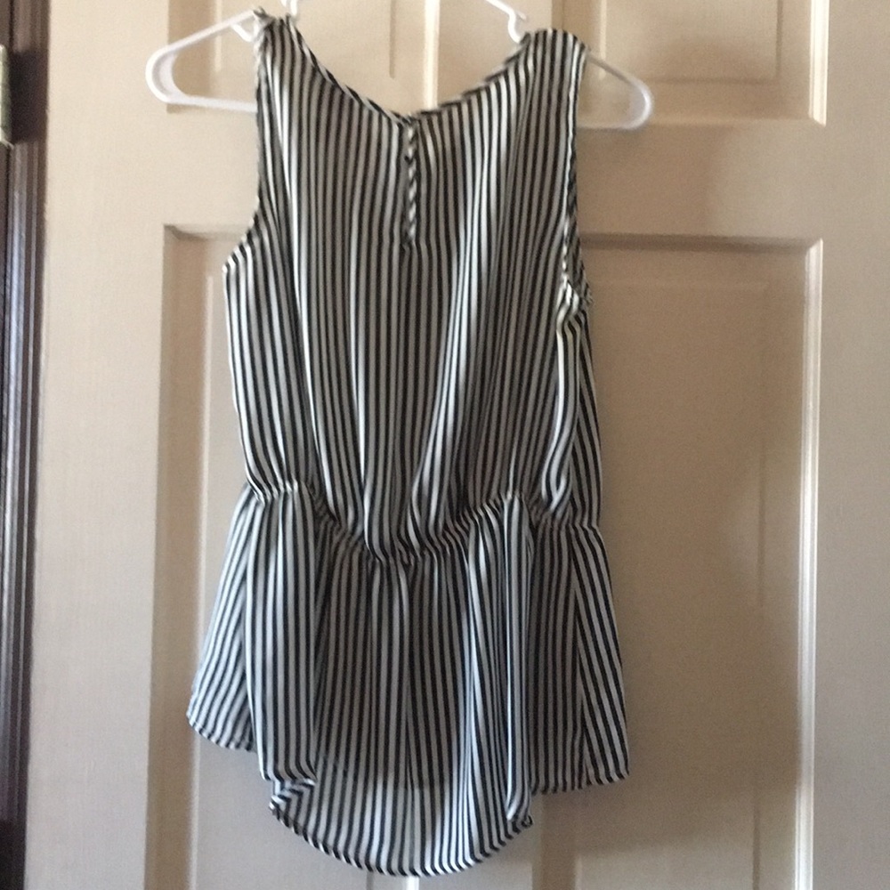 Top - Picture 2 of 2